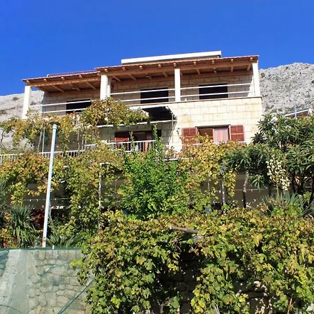 Plat 4792a Apartman